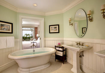 Deep Soaking Bathtub